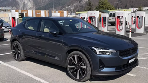 Hertz commande des dizaines de milliers de Polestar 2 (interdite en France)