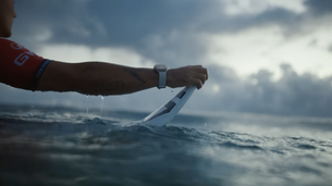 Pour faire du surf, il faut désormais une planche... et une Apple Watch