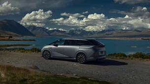 Un van avec 615 km d'autonomie ? Le XPENG X9 arrive en Europe !
