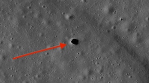Mais c'est quoi ce trou à la surface la lune ?