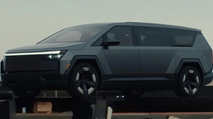 Tesla prépare un véhicule bien plus cool qu'un monospace, selon Elon Musk