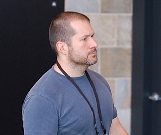 Jonathan Ive succédera-t-il (un jour) à Steve Jobs ?