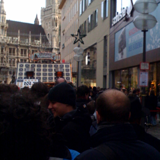 Munich : il y a du monde devant l'AppleStore !