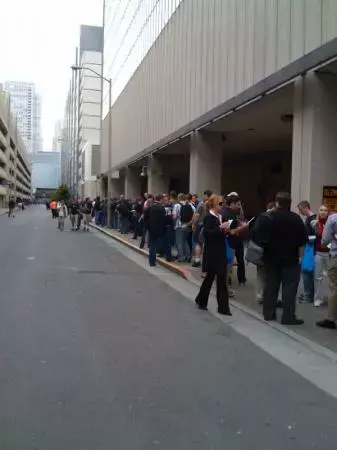 WWDC : il y a du monde devant le Moscone Center !