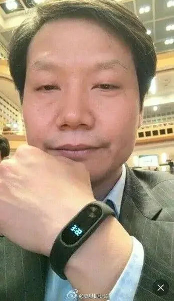 Le PDG de Xiaomi dévoile le Mi Band 2 en avance