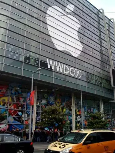 WWDC : il y a du monde devant le Moscone Center !