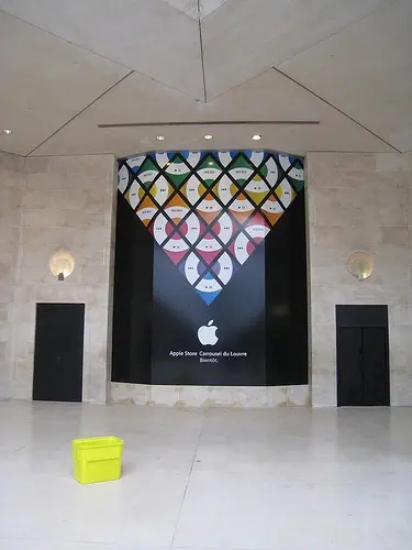 Apple Store Carrousel du Louvre, une belle série