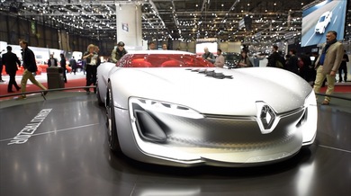 Renault à fond sur Apple ! iPhone, CarPlay WiFi, Apple Watch... Interview à Genève (vidéo)