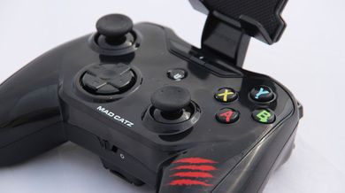 Test de la manette iPhone C.T.R.L.i de Mad Catz : confortable à la maison