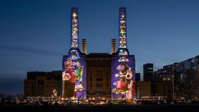 Apple affiche Wallace et Gromit sur une centrale électrique (avec l’iPhone 16 Pro Max)