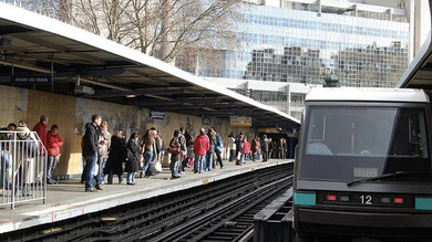 Une étonnante pub dans le métro parisien pour une application iPhone