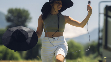 Ce chapeau solaire peut recharger deux iPhone ! Voici l'EcoFlow PowerHat