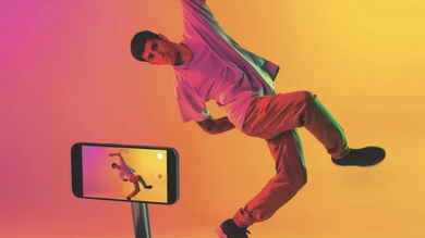 Ce support d'iPhone Belkin suit automatiquement vos mouvements à 360° !