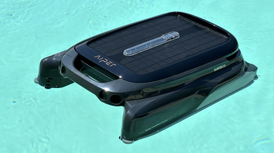 Test du robot Aiper Surfer S1 : il nettoie la surface de votre piscine et se charge en solaire !