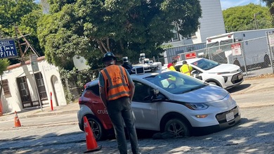 Les robot-taxis en panique à San Francisco : les autorités sévissent !