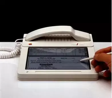 L'iphone fête ses 24 ans ! (Petite blagounette)