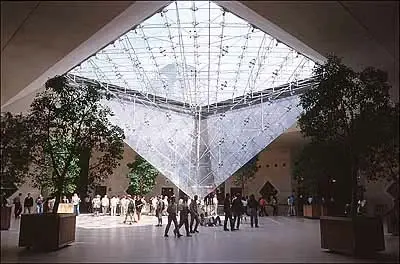 La tribune voit un AppleStore au Louvre