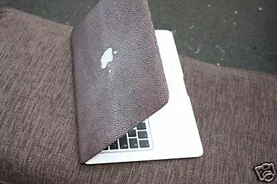 Un Mac Book Air habillé de peau de raie