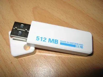 SWISSMEMORY cirrusWHITE, The clef USB