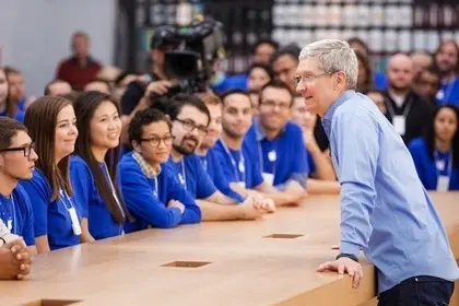 Combien seriez-vous prêts à payer pour un déjeuner avec Tim Cook ?