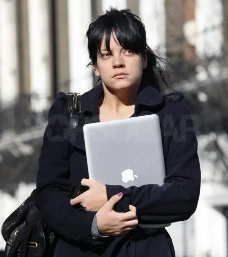 Lily Allen a craqué pour un MacBook Air !