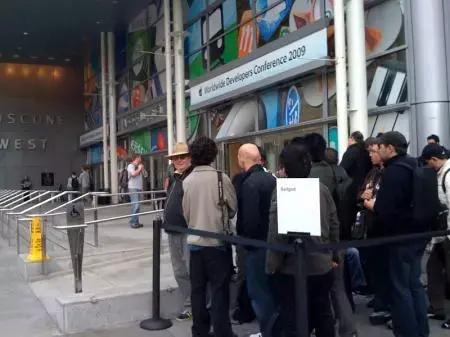 WWDC : il y a du monde devant le Moscone Center !