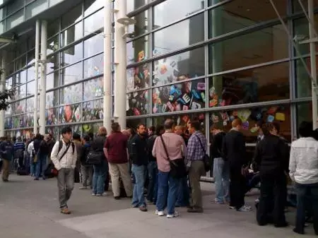 WWDC : il y a du monde devant le Moscone Center !