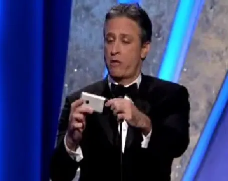 Jon Stewart dégaine son iPhone aux Oscars