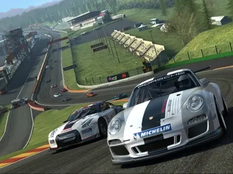 Real Racing 3 iOS est disponible (cette fois pour de bon)