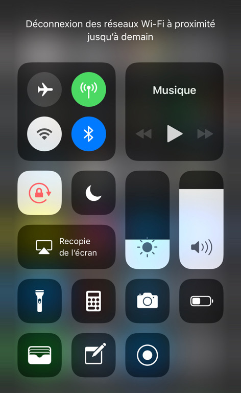 iOS 11.2 Beta 3 explique le comportement des boutons WiFi/Bluetooth du Centre de Contrôle
