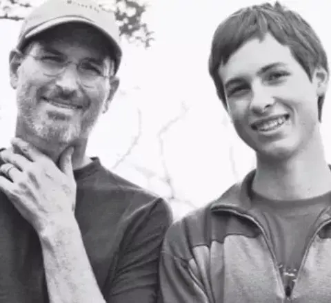 Le fils de Steve Jobs crée un fonds d’investissements contre le cancer