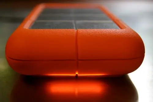 LaCie Rugged vs Seagate FreeAgent Desk: le match !