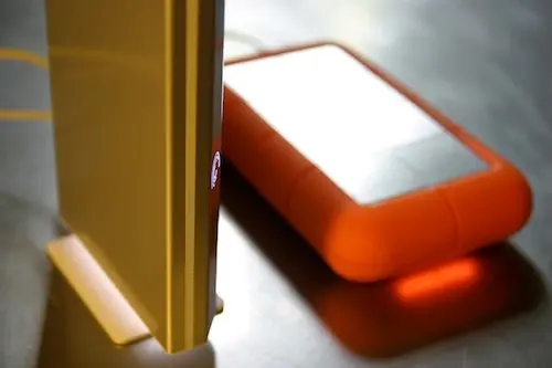 LaCie Rugged vs Seagate FreeAgent Desk: le match !