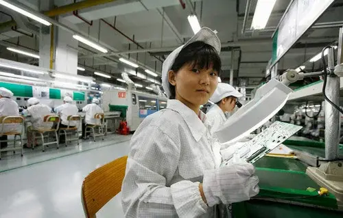 Du mieux dans les conditions de travail dans l'industrie électronique chinoise