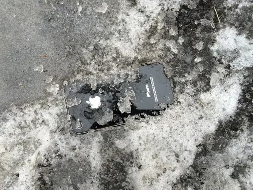 Insolite : un iPhone survit 5 jours dans un bloc de glace