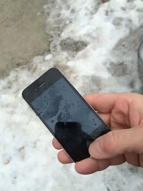 Insolite : un iPhone survit 5 jours dans un bloc de glace