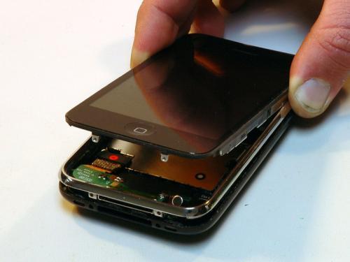 L'iPhone 3G mis en pièces