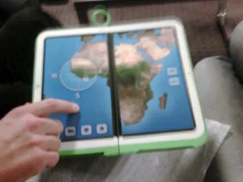 Furtive image de l'OLPC 2.0 à Davos