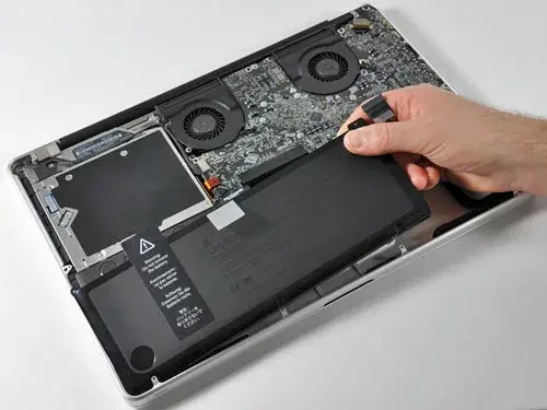 La batterie pas si inamovible du MacBook Pro 17'