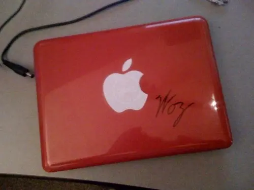 Un hackintosh autographié par Magic Woz