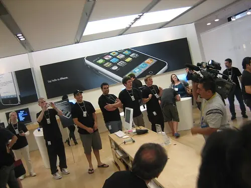 Le personnel des Apple Store en réunion secrète autour du 24 juin