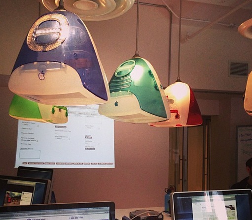 Insolite : des iMac CRT transformés en lampes suspendues