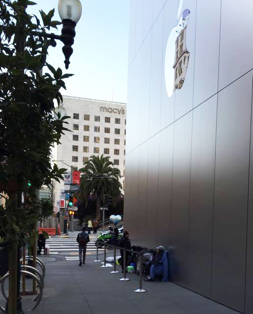 iPhone 7 : à l'Apple Store de San Francisco, certains font déjà la queue (pour rien)