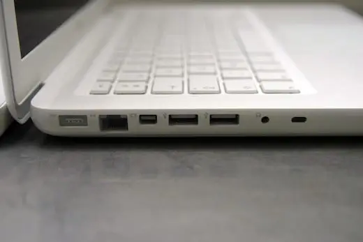 MacBook Unibody : le plastique arrondit les angles