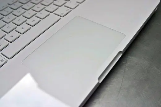 MacBook Unibody : le plastique arrondit les angles