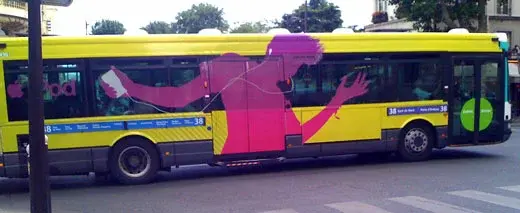 Les bus parisiens aux couleurs de l'iPod