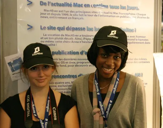 Nos hôtesses vous présentent les casquettes