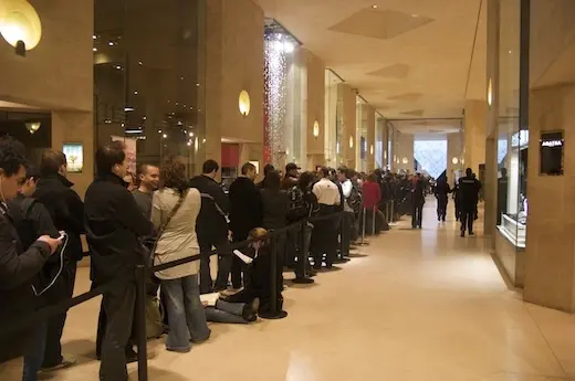 Apple Store Louvre : une queue incroyable !