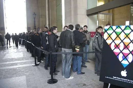 Apple Store Louvre : une queue incroyable !