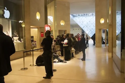 Apple Store Louvre : une queue incroyable !